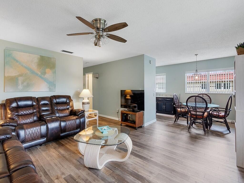 10 Vista Palm Lane #206