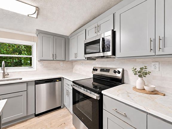 2nd image of 484 Valley Forge Way S