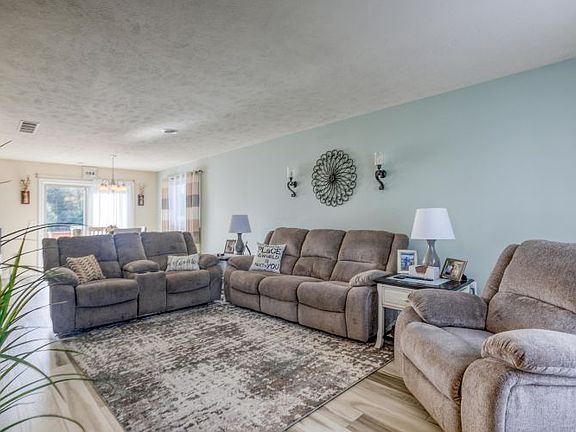 4th image of 11752 Redberry Ct NE