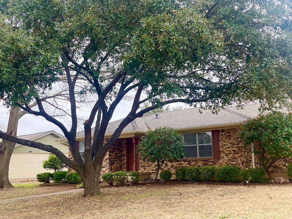 Front exterior home nicely landscaped in quiet neighborhood
