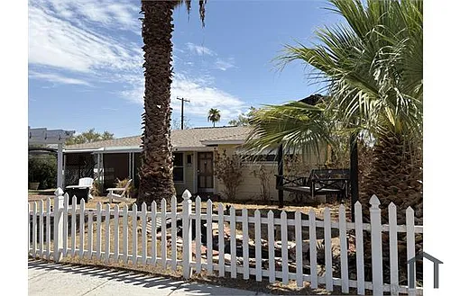 2201 Beverly Way Photo 1