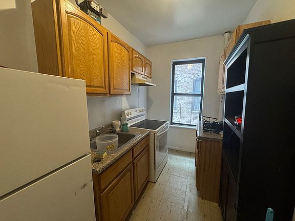 2nd image of 1738 University Ave #4E