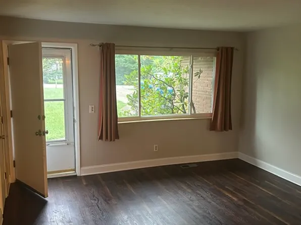 18800 Whitney Rd, Strongsville, OH 44136