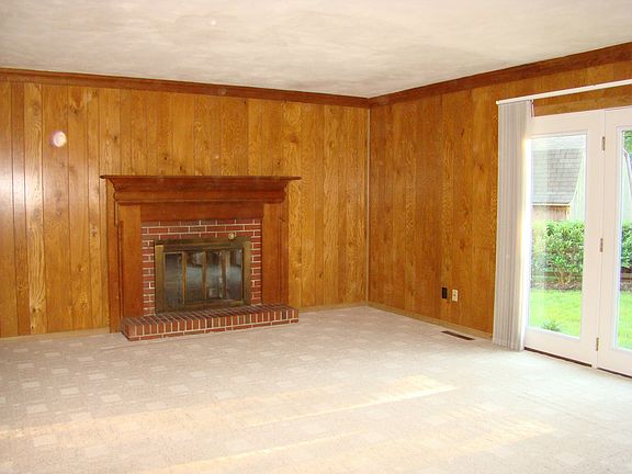 4th image of 709 Queen Elizabeth Dr
