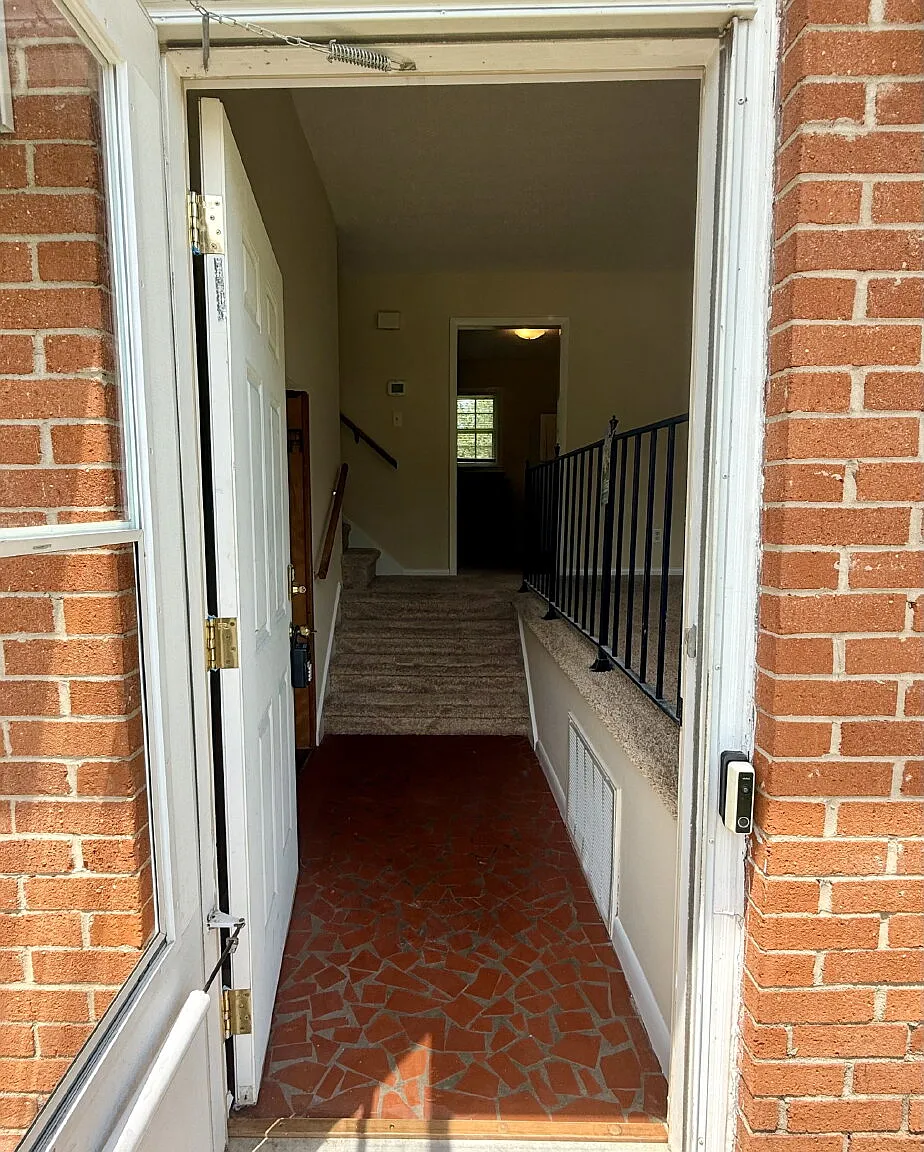 3 bed, 2.0 bath, 1450 sqft, $1,270 — Photo 2