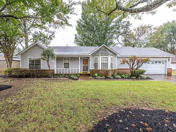 3rd image of 83 Hillview Dr