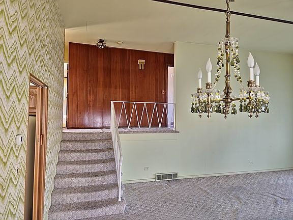 5th image of 8926 Natoma Ave