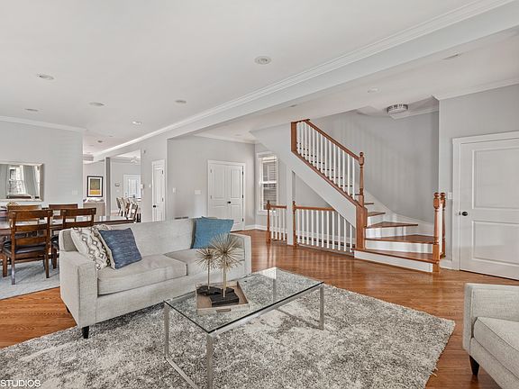 5th image of 3920 N Seeley Ave #1