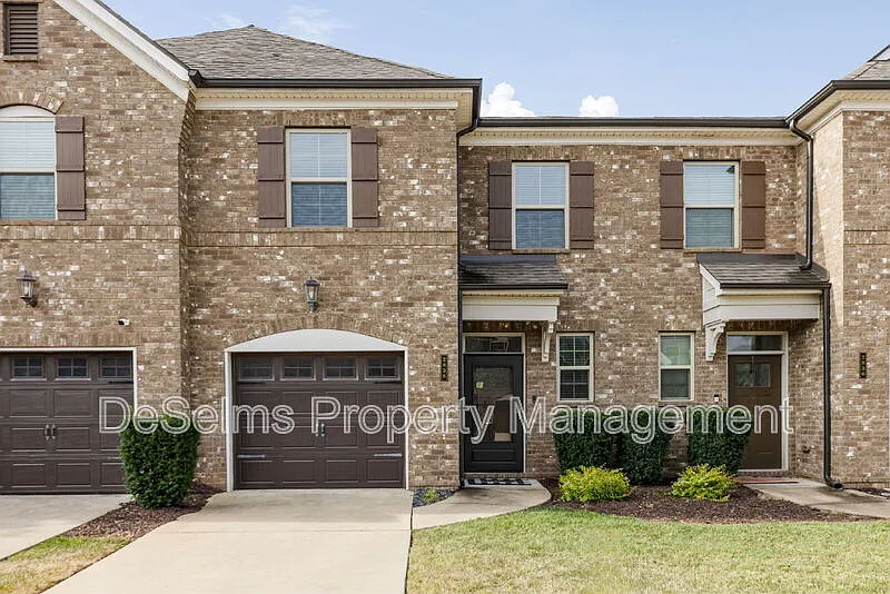 3 bed, 2.5 bath, 1734 sqft, $2,200 — Photo 1