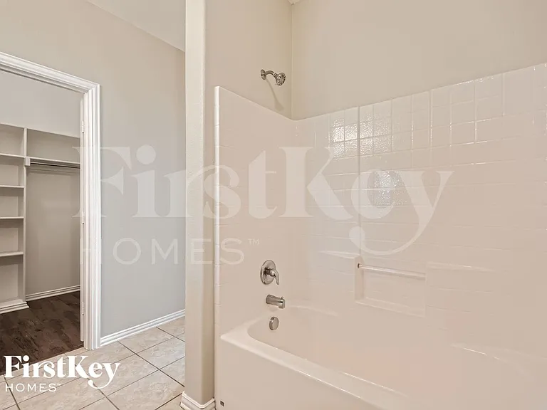 1825 Ridgecrest Dr — Photo 16