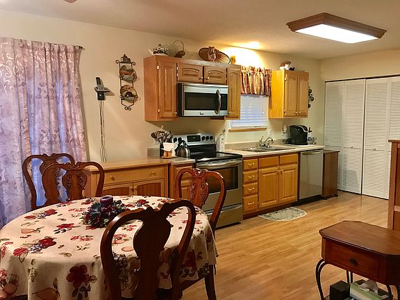 2nd image of 979 Winesap Dr