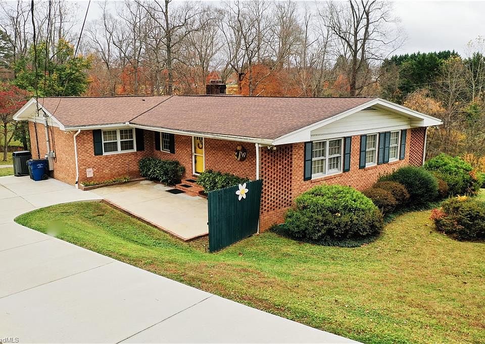 1st image of 460 Fairway Ln