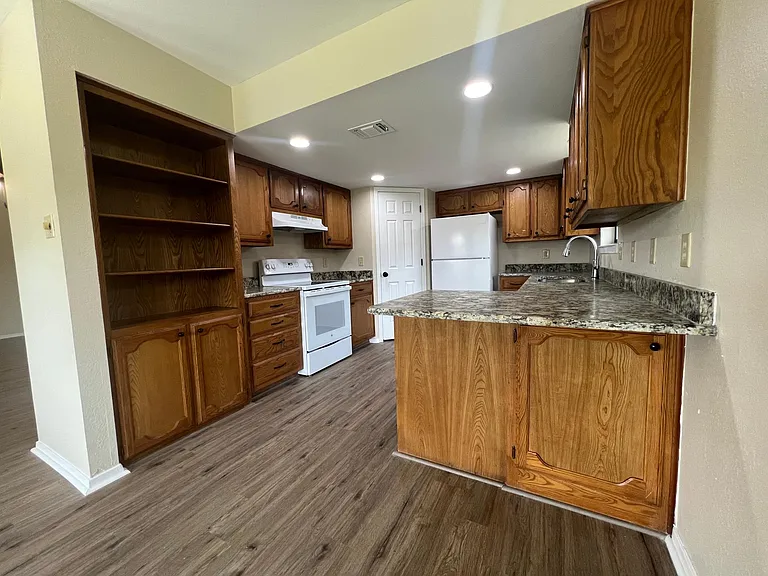 1653 Parkview Dr — Photo 9