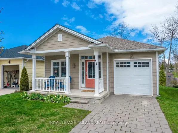 17 Village Gate, Lambton Shores, ON N0M 1T0