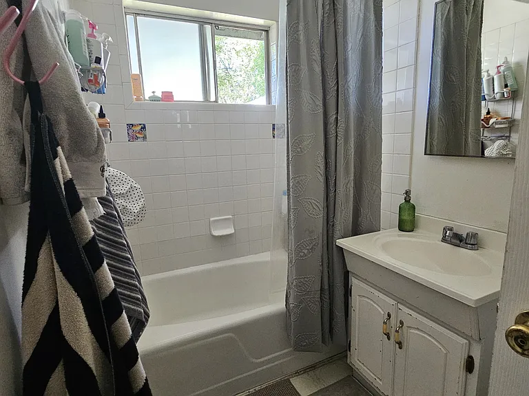 1220 Cornell Dr — Photo 7