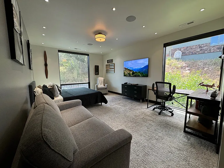 Bed 2: cal-king suite (upper left)