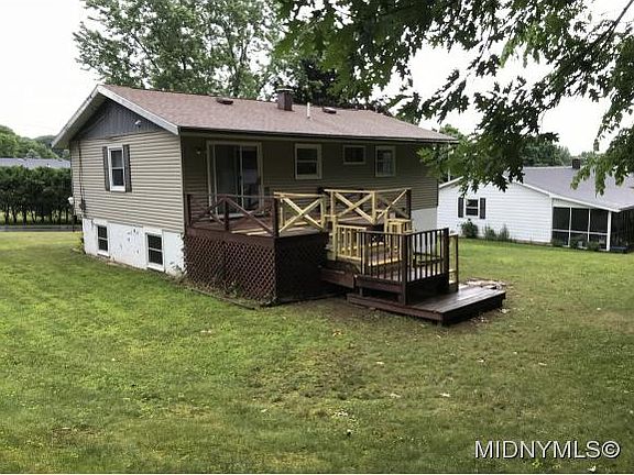 3rd image of 321 Hillside Dr