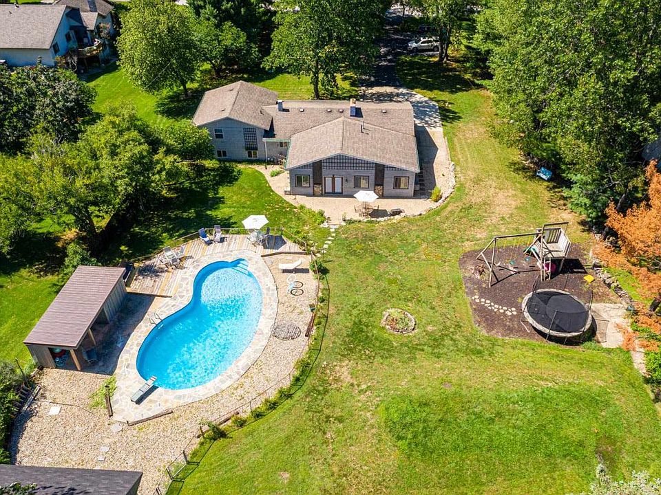 1st image of 59858 Pine Crest Dr