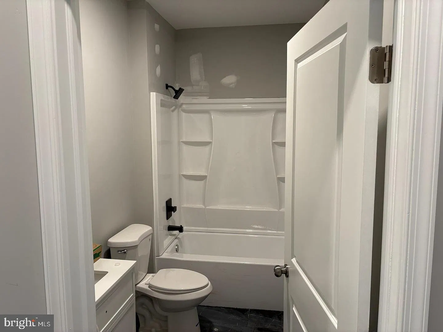 1 bed, 1.0 bath, 800 sqft, $1,600 — Photo 2