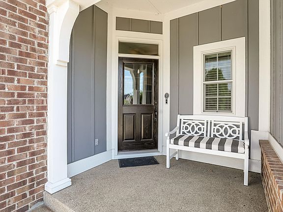 5th image of 15633 Bethpage Trl