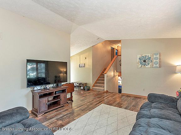 5th image of 1585 Holbrook Dr