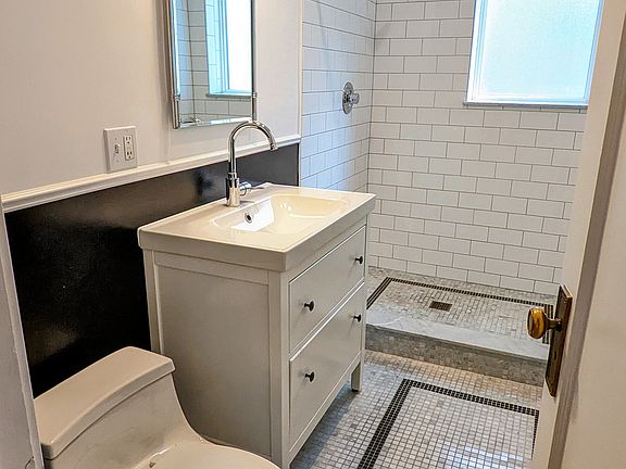 5th image of 4011 N Avers Ave #3