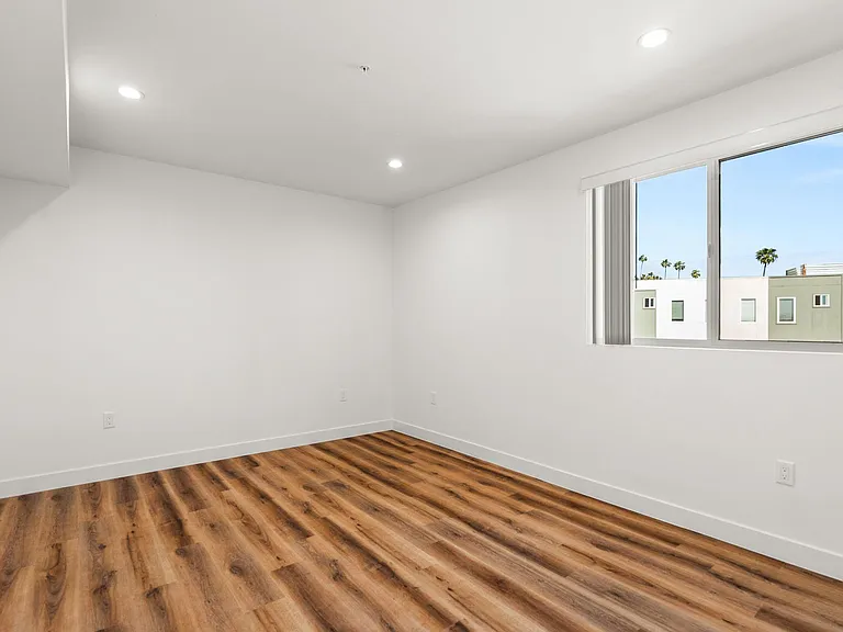 3909 W Mont Clair St — Photo 12