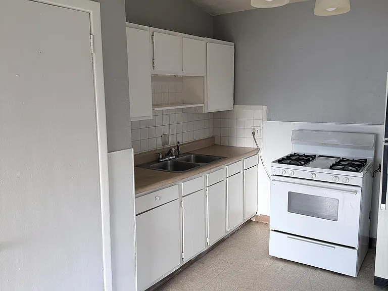 675 Grace Ave — Photo 1