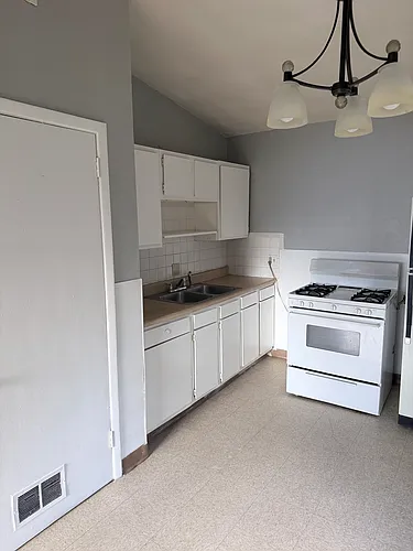 675 Grace Ave Photo 1