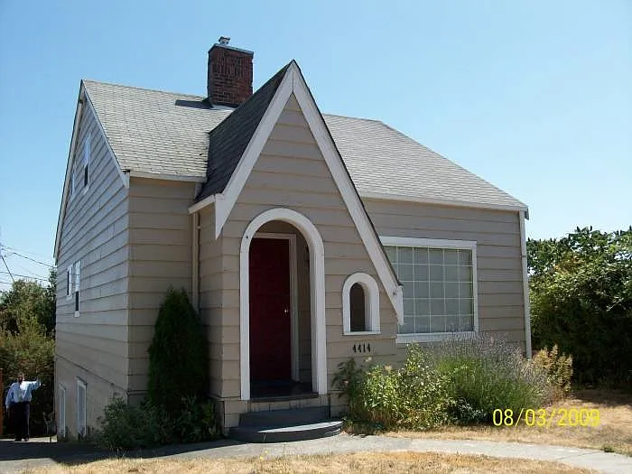 4414 37th Ave SW photo 1