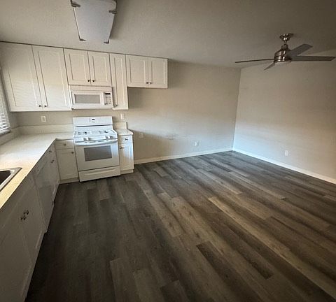 2nd image of 4625-1 Sylmar Ave #202