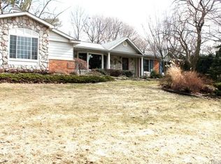 2731 Thedford Rd, Bloomfield Hills, MI 48304