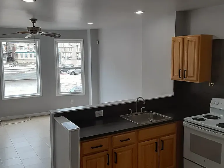 68 W Rockland St #2 — Photo 6