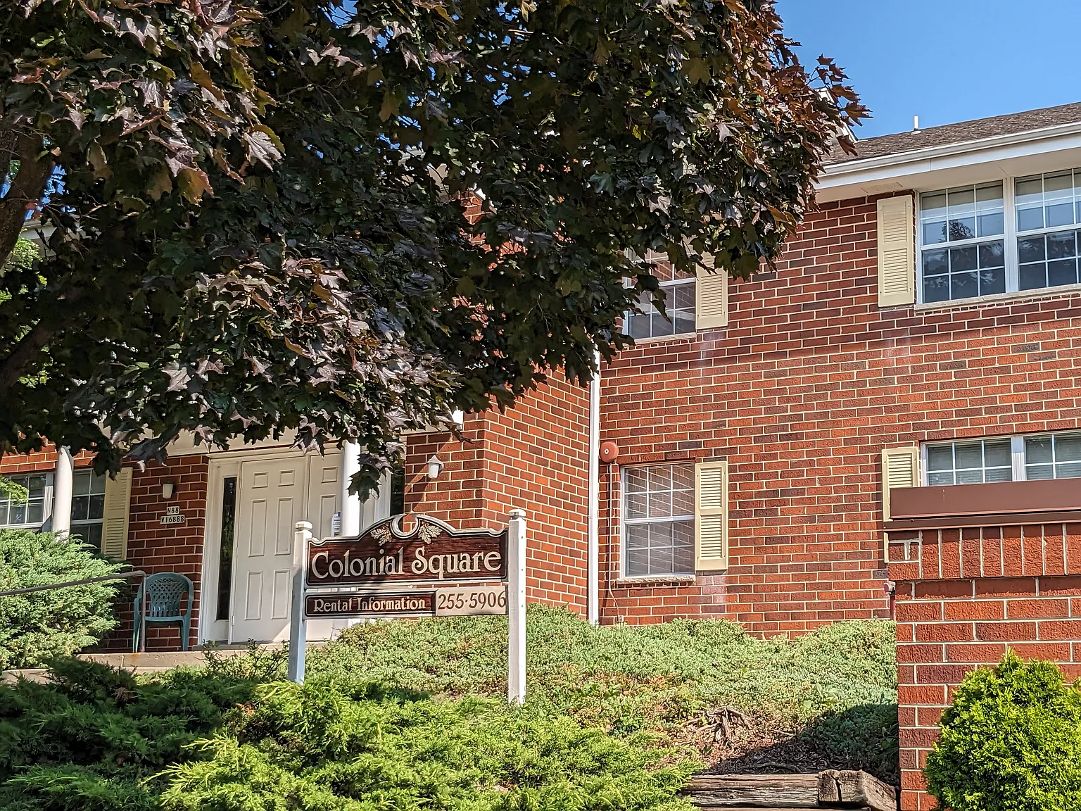 COLONIAL SQUARE APARTMENTS — Photo 1