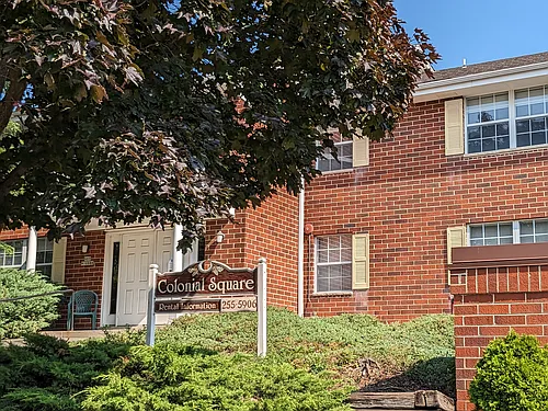 COLONIAL SQUARE APARTMENTS Photo 1