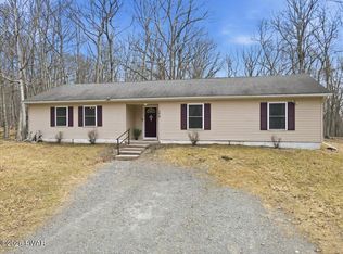 175 Oak Hill Rd, Hawley, PA 18428