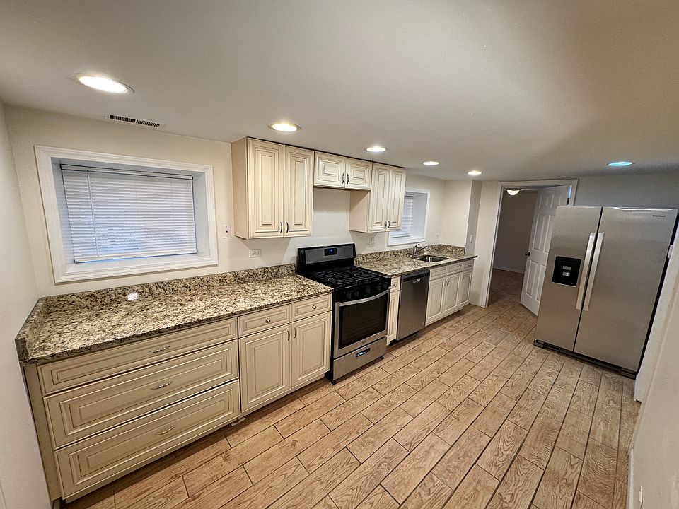 1st image of 940 N Oakley Ground