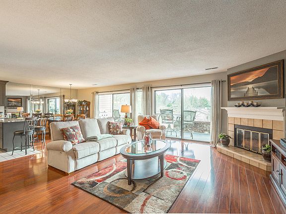 3rd image of 4319 Lakeshore Ln Unit 105
