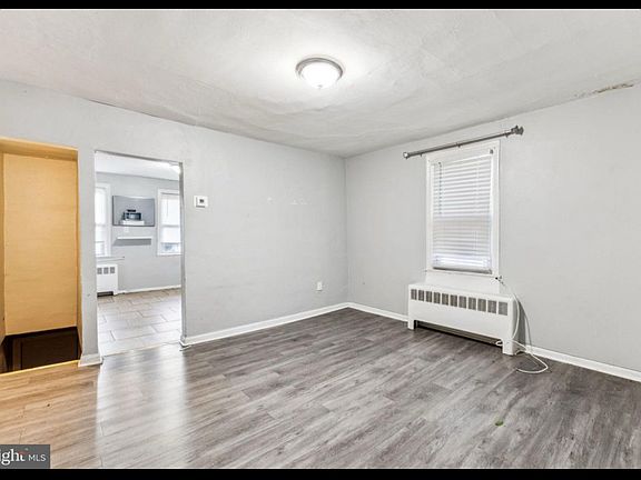 4th image of 610 Roosevelt Ave #B
