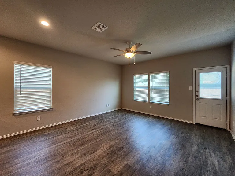 621 Jennifer Cv — Photo 10