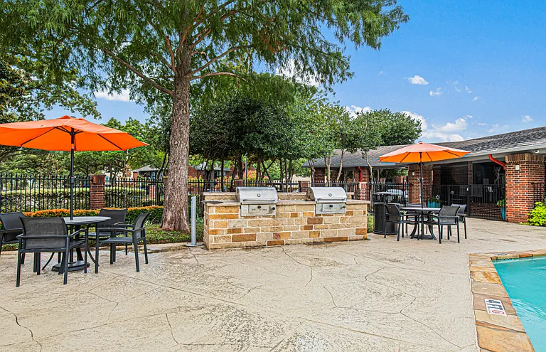 Oaks of Lewisville Apartments — Photo 33