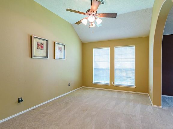 3rd image of 10831 White Oak Point Ct