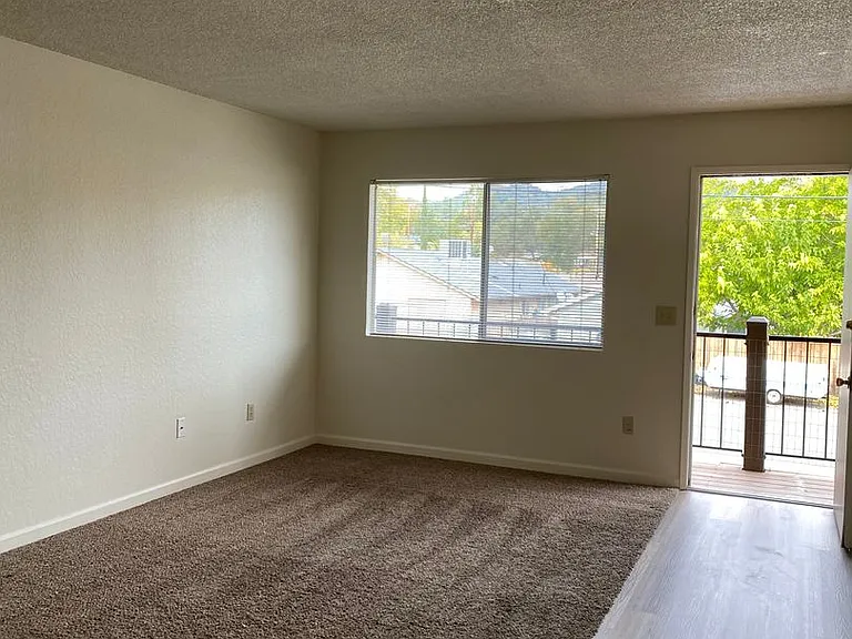 4210 Main St — Photo 3