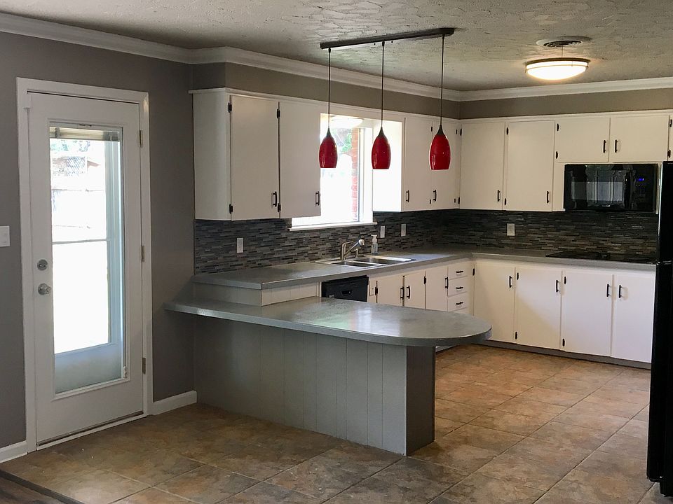 1st image of 810 6th Pl