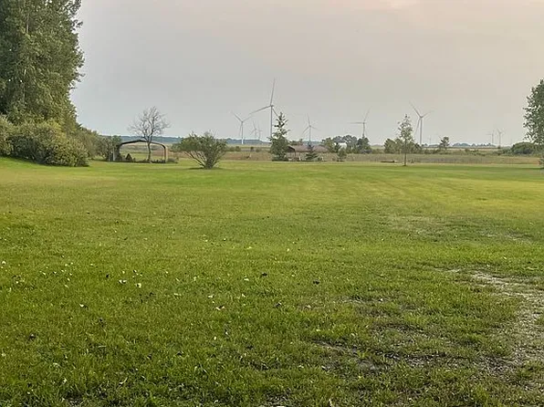 1864 E Freeland Rd, Freeland, MI 48623