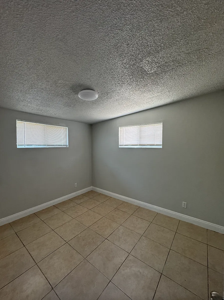 Building Photo - 220 Hutchison St #A