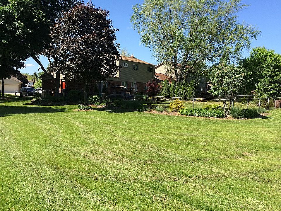 2nd image of 42819 Saxony Rd