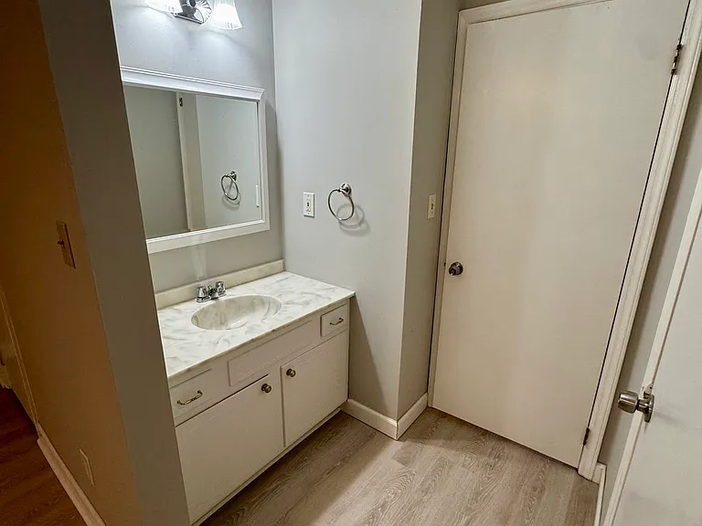 921 Nottingham Dr #13 — Photo 11