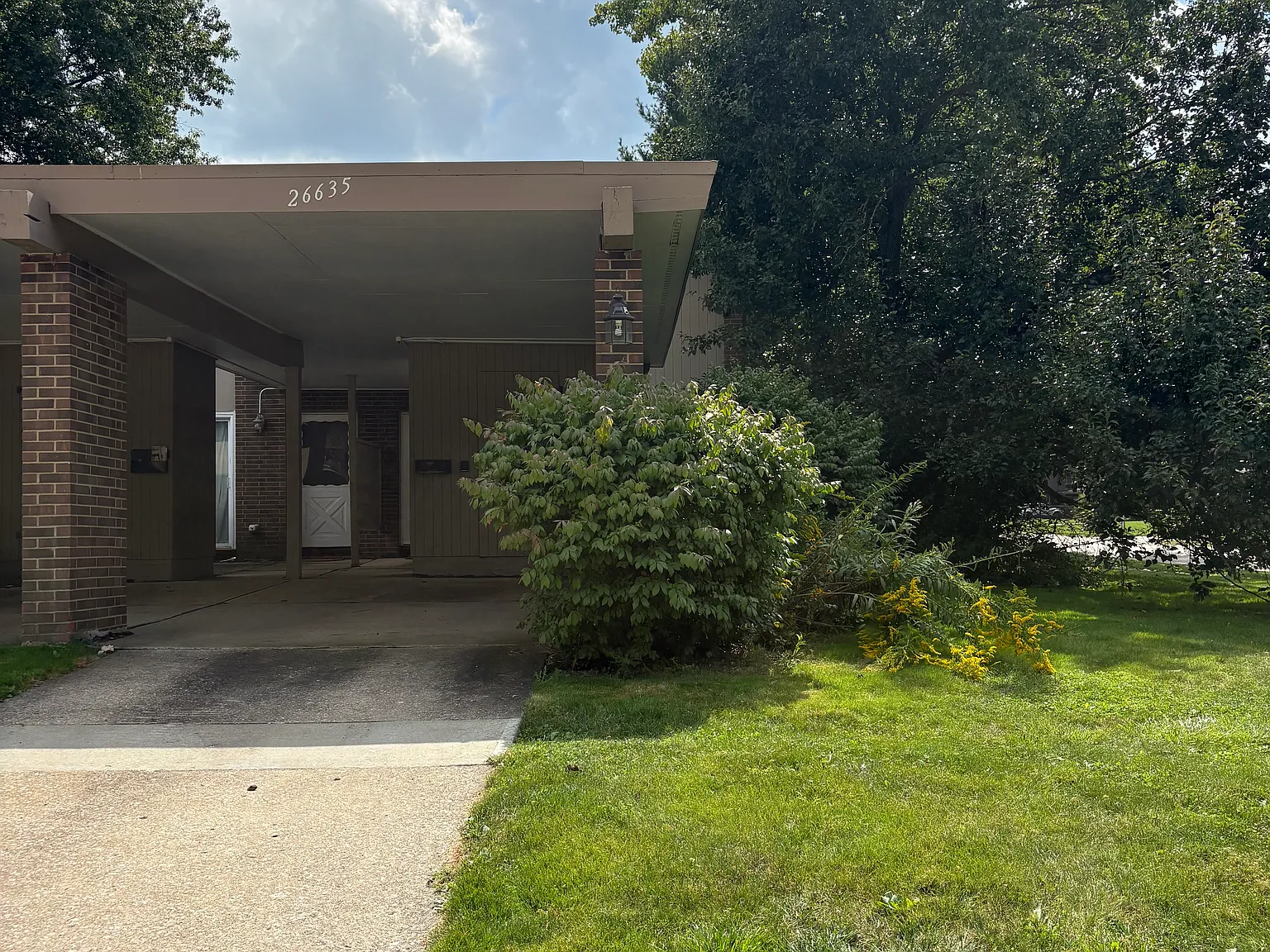 2 bed, 1.5 bath, 1080 sqft, $1,450 — Photo 1