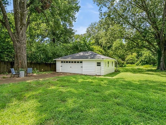 3rd image of 3351 Oak Rd